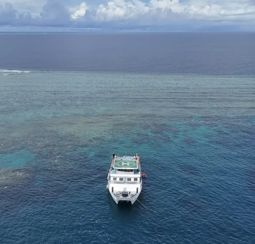 Adventure cruise Coral Sea reefs